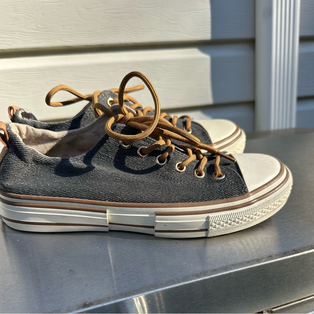 Very G blue sneakers size 7.5